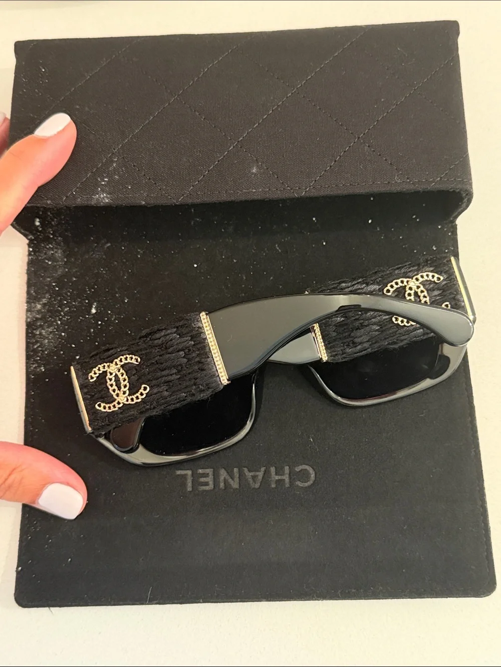 CHANEL Black Sunglasses with Gold CC Tweed Temples - Picture 7 of 8